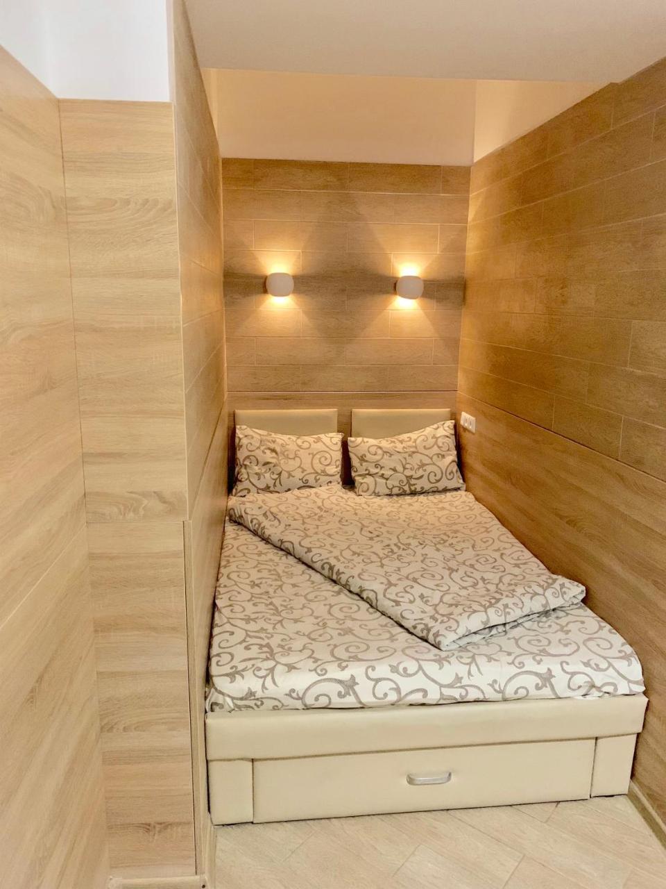 Невелика Smart Квартира В Центрі Для Пари Lviv Buitenkant foto