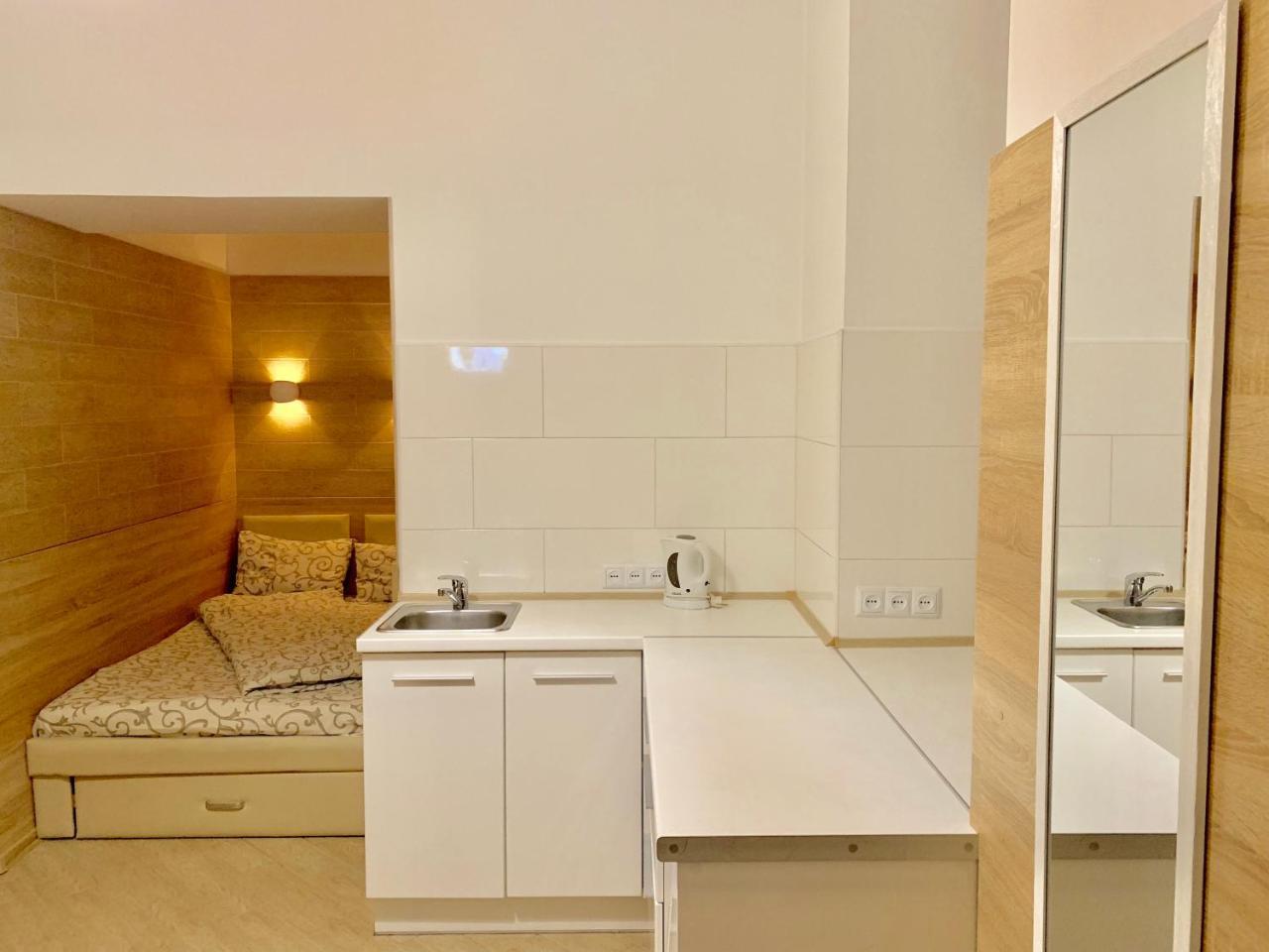 Невелика Smart Квартира В Центрі Для Пари Lviv Buitenkant foto