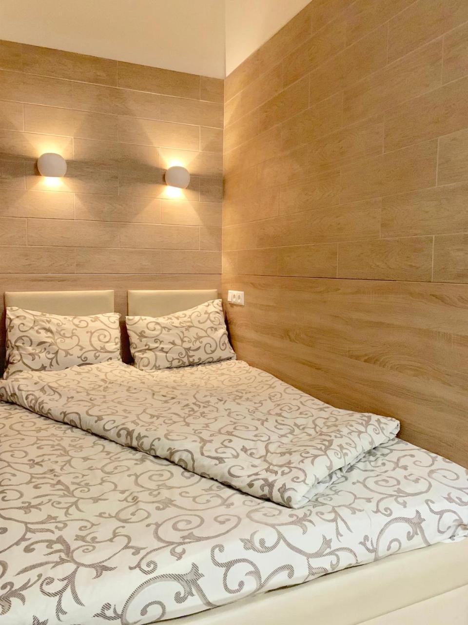 Невелика Smart Квартира В Центрі Для Пари Lviv Buitenkant foto